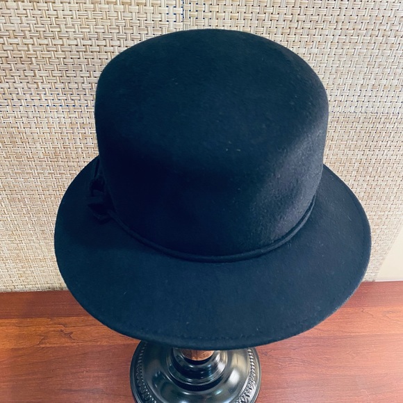 VTG 1980-90s Black Wool Double Knotted Band Cloche Hat by Betmar of New York - Picture 5 of 9